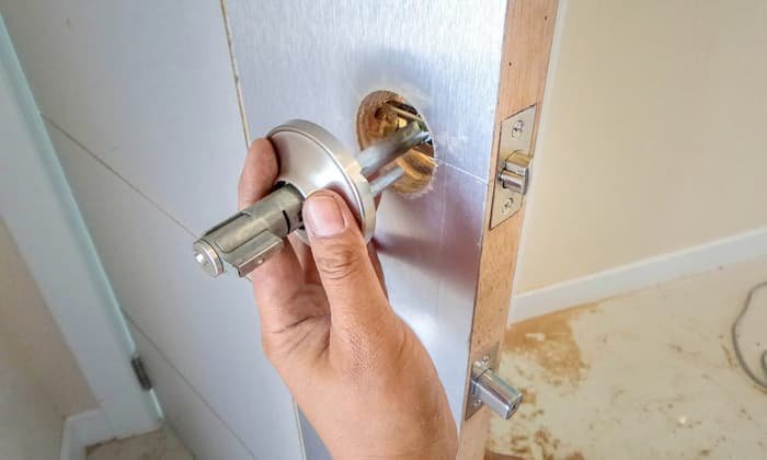 How to Remove a Door Knob Without Screws: Easy Step-by-Step Guide