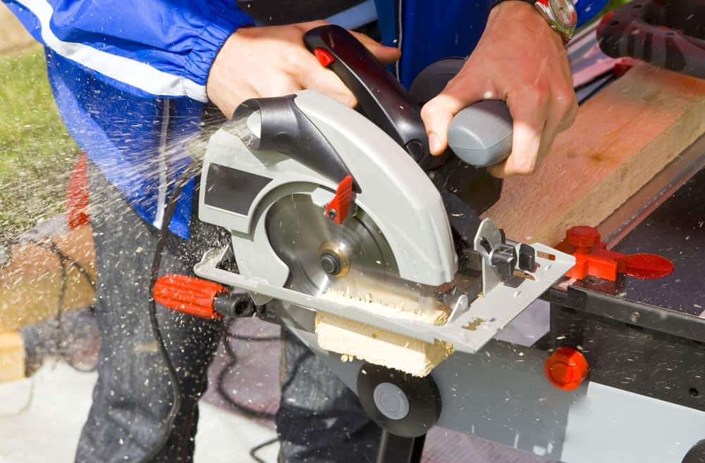 Left Handed vs Right Handed Circular Saw: Which Sidewinder Is Best for You?