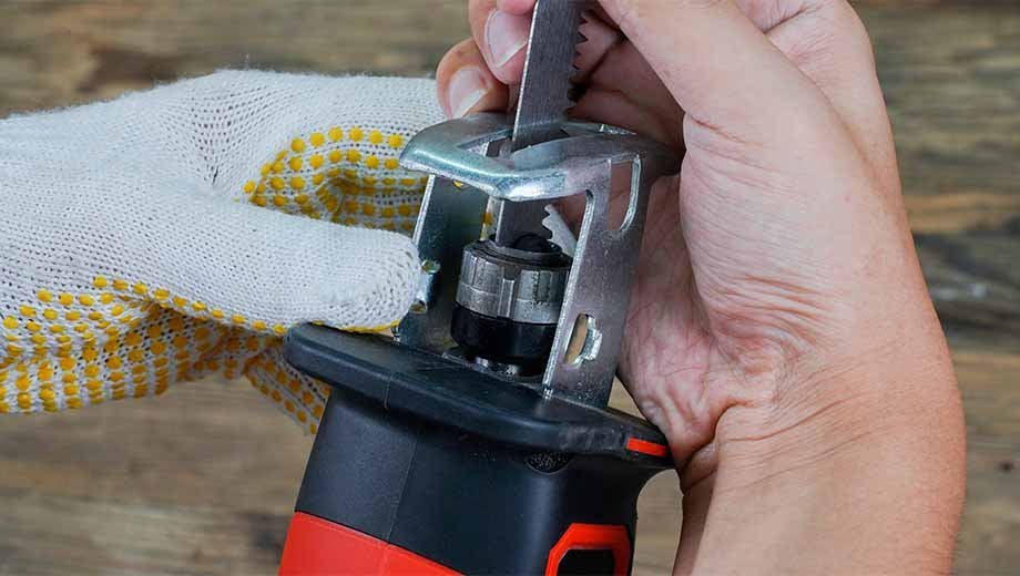 How to Change Blade on a Reciprocating Saw: Step-by-Step Guide