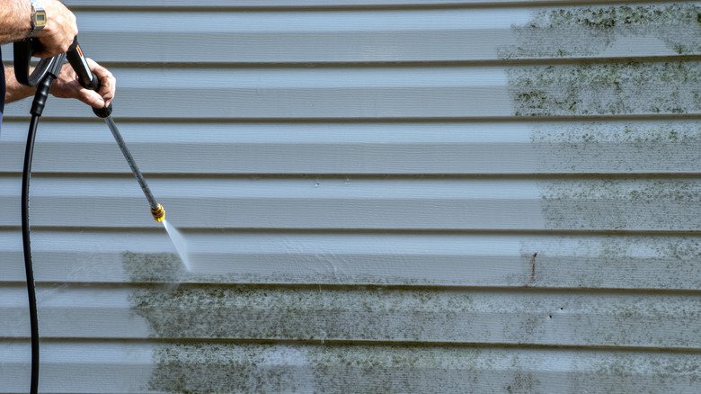 How to Clean Vinyl Siding with a Pressure Washer: Safe Step-by-Step Guide
