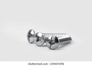 What Is a Pan Head Screw? A Complete Guide to Uses, Benefits, and Sizes